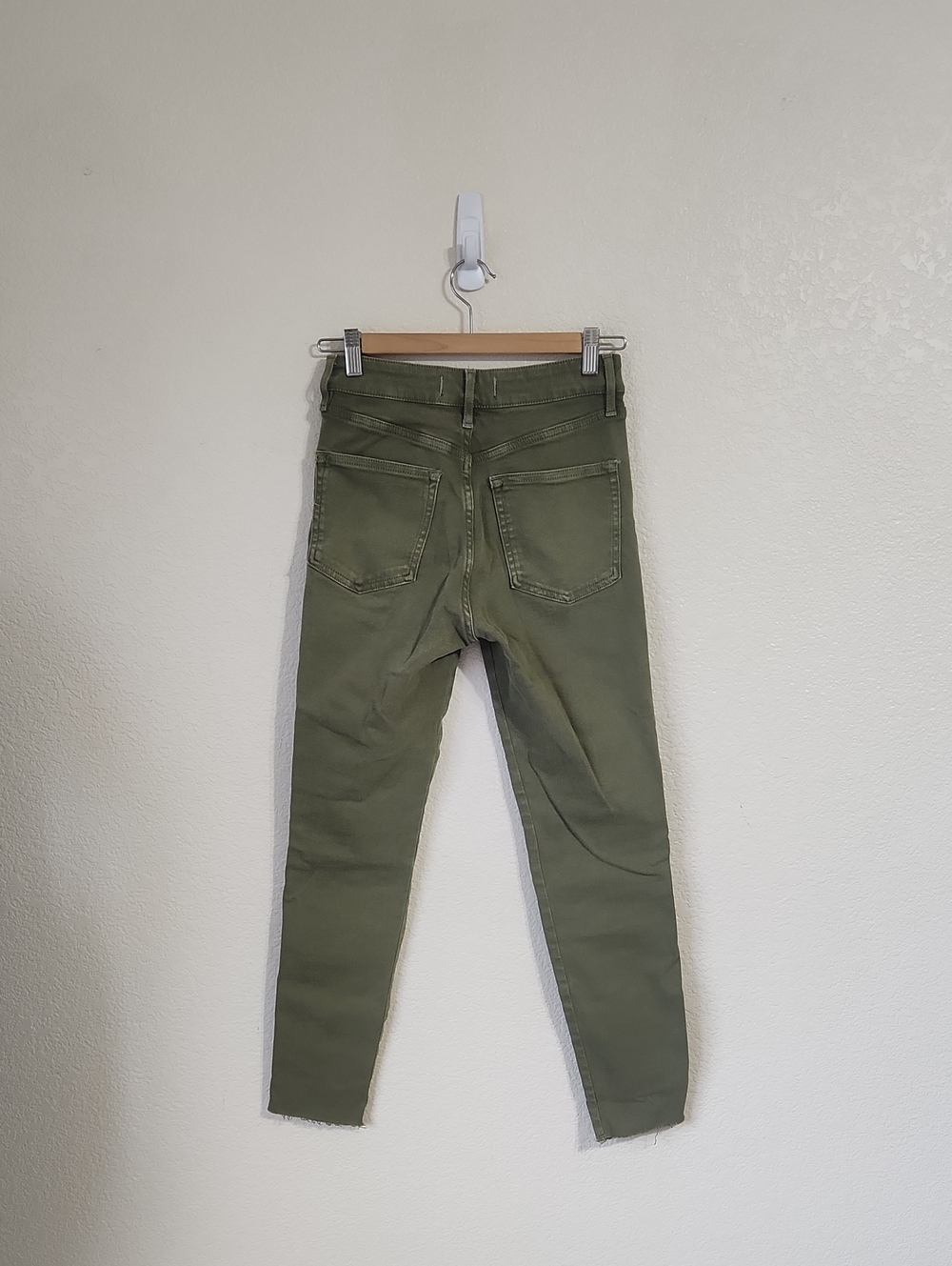 We The Free Olive Green High Rise Skinny Ankle Jeans Raw Frayed Hem Size 27 - Picture 5 of 11